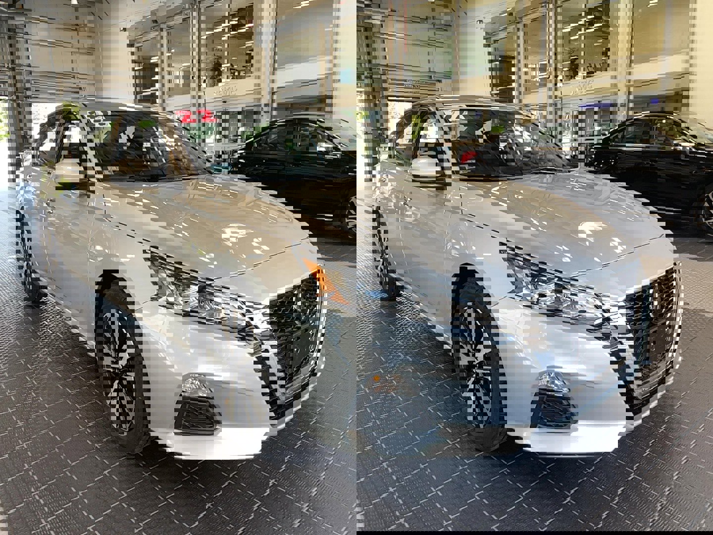 Used 2022 Nissan Altima 2.5 SV image 2