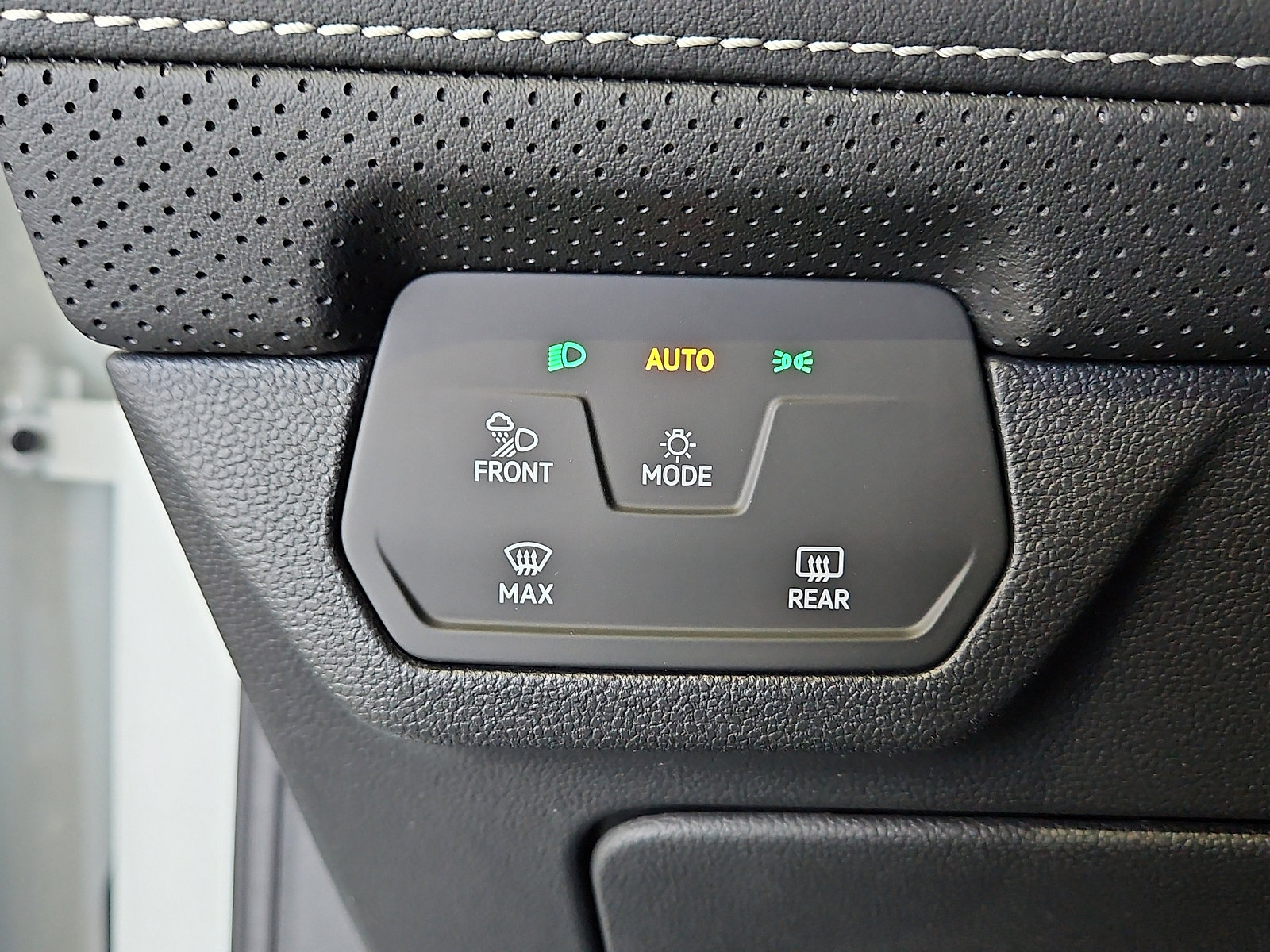New 2026 Volkswagen Atlas SE FWD image 21