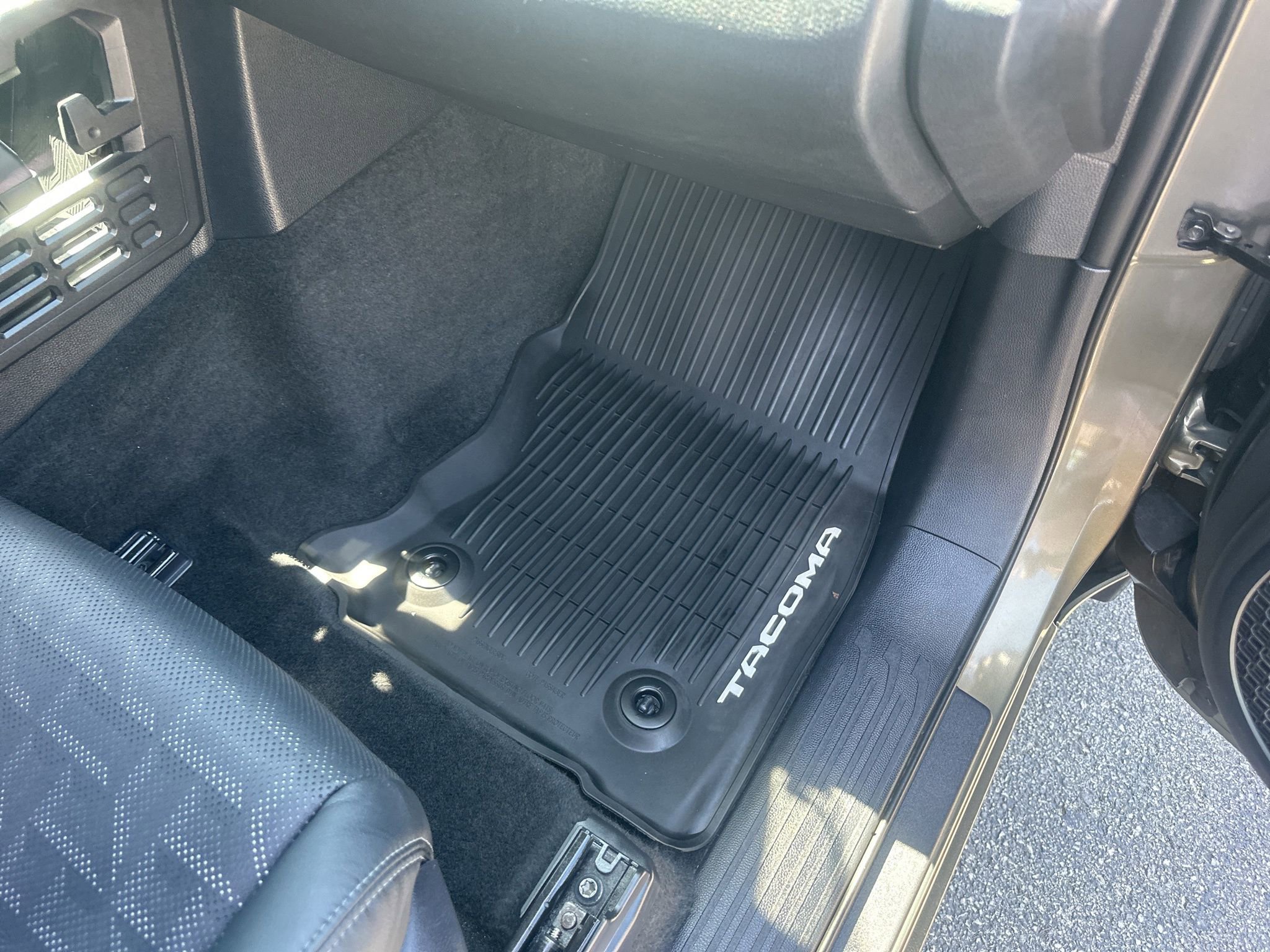 Used 2024 Toyota Tacoma TRD Sport w/ TRD Sport Premium Package AWD/4WD image 13