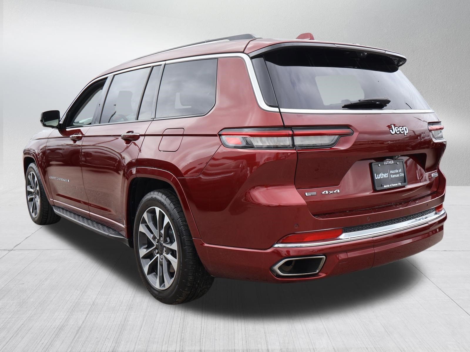 Used 2021 Jeep Grand Cherokee L Overland w/ Advanced Protech Group III AWD/4WD image 5