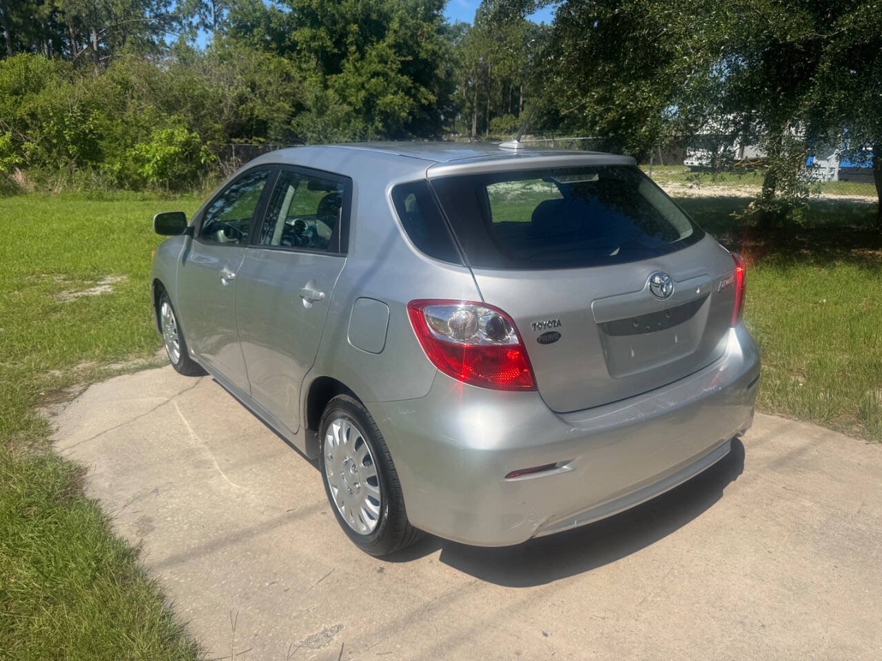 Used 2009 Toyota Matrix FWD image 4