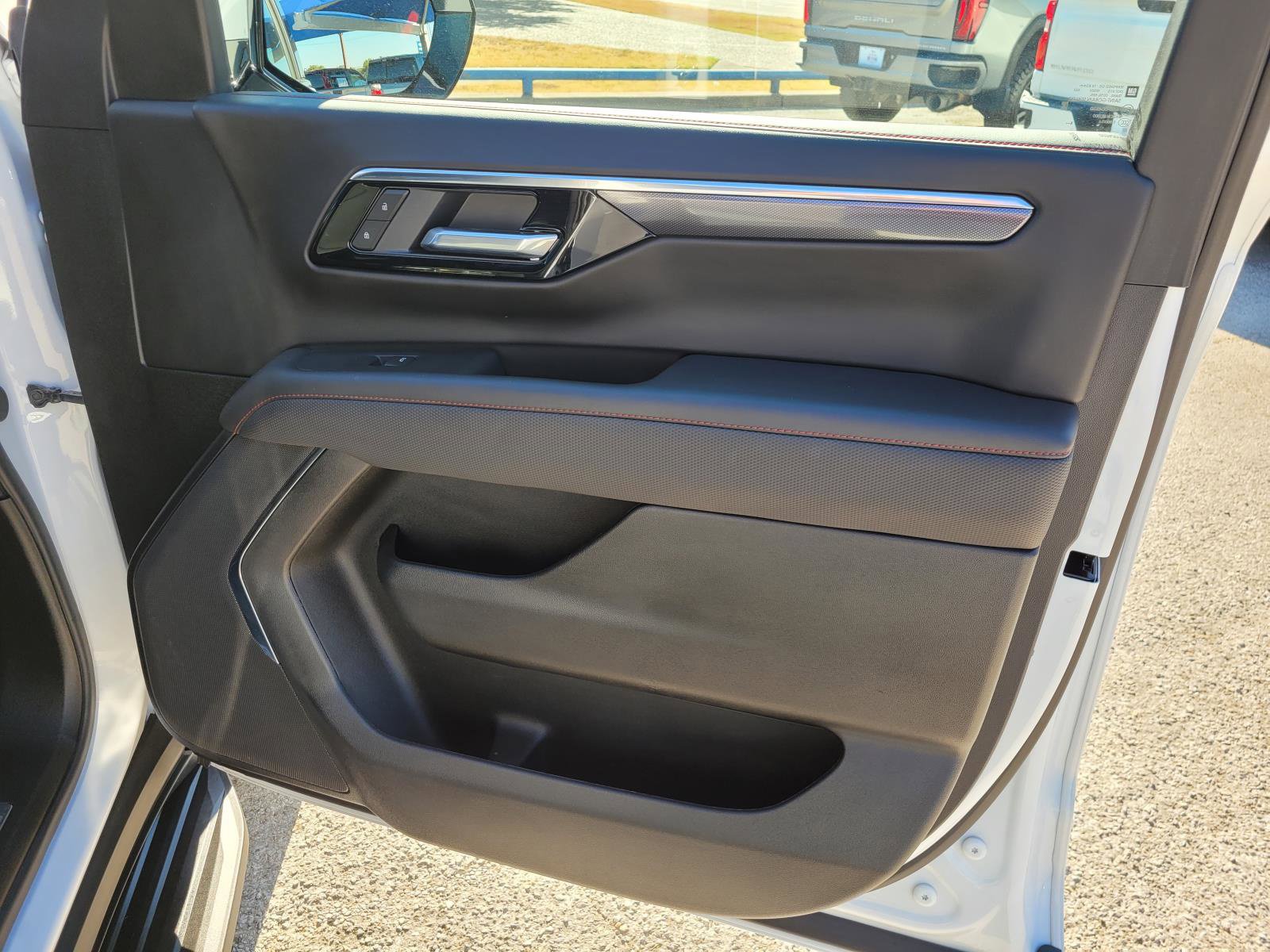 Used 2026 Chevrolet Suburban RST RWD image 10