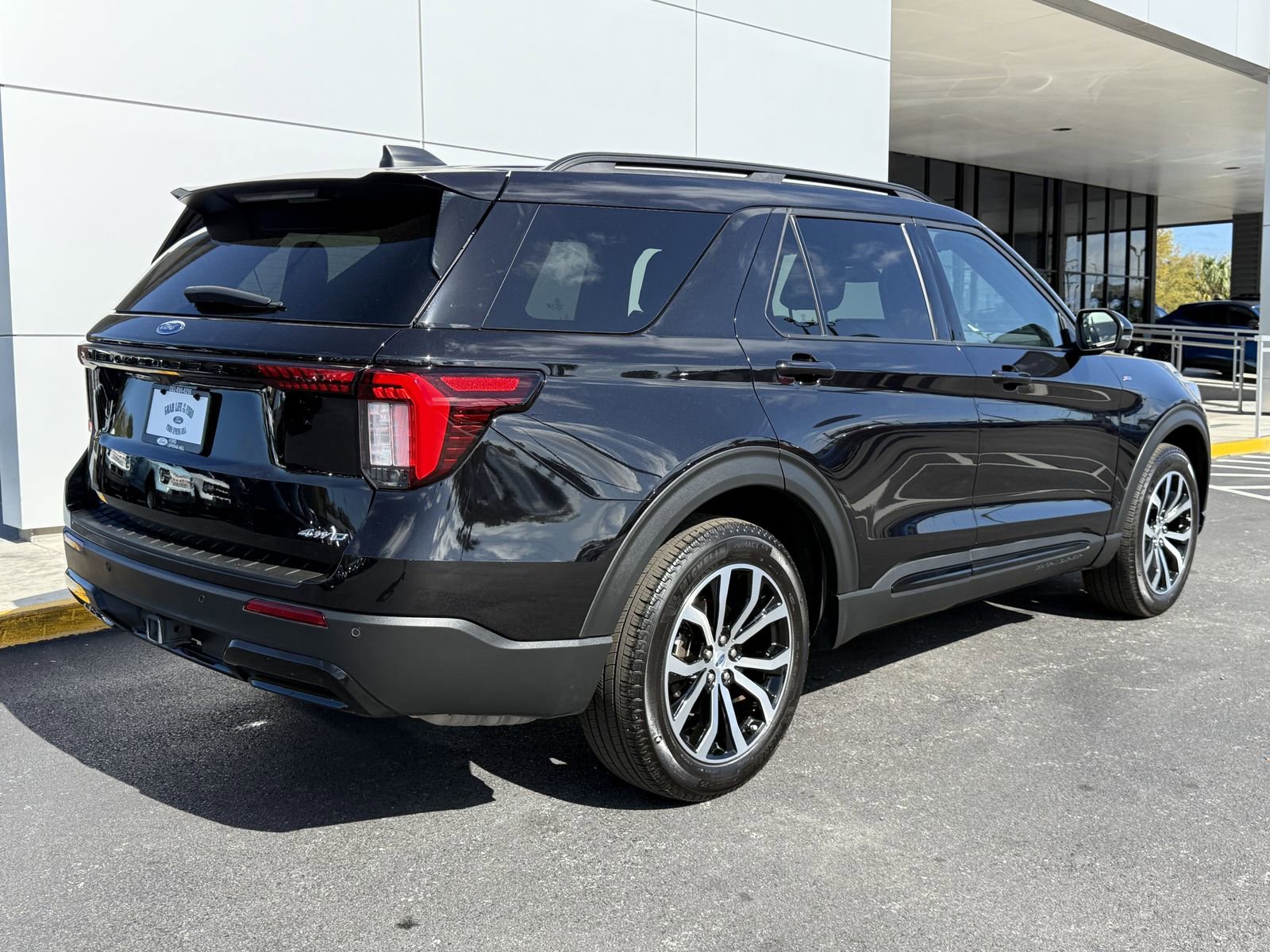 Certified 2025 Ford Explorer ST-Line image 4