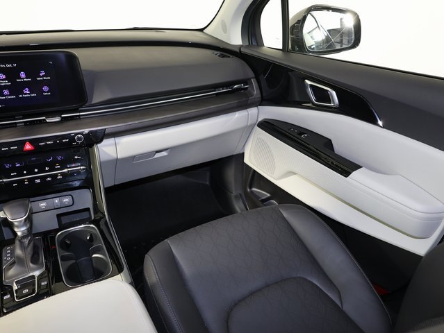 Used 2024 Kia Carnival SX image 11