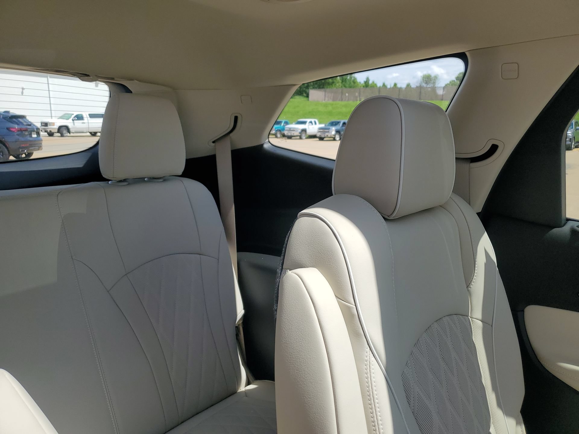 Used 2023 Buick Enclave Avenir w/ Avenir Technology Package AWD/4WD image 15