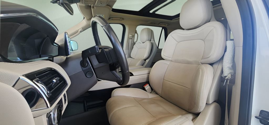 Used 2020 Lincoln Navigator Reserve w/ Luxury Package image 18