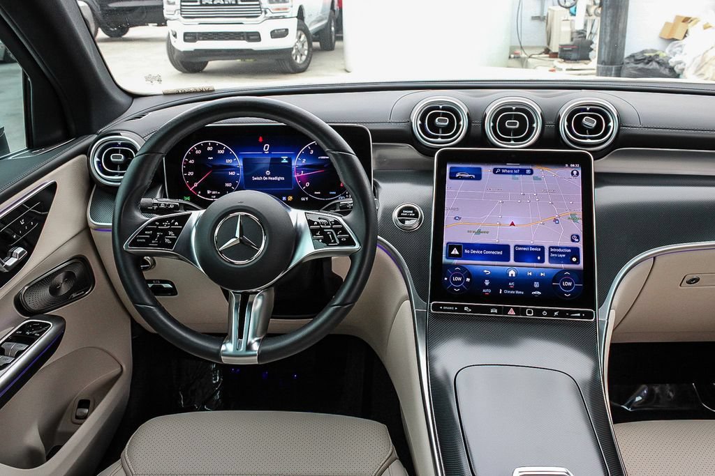 Used 2025 Mercedes-Benz GLC 300 4MATIC image 14