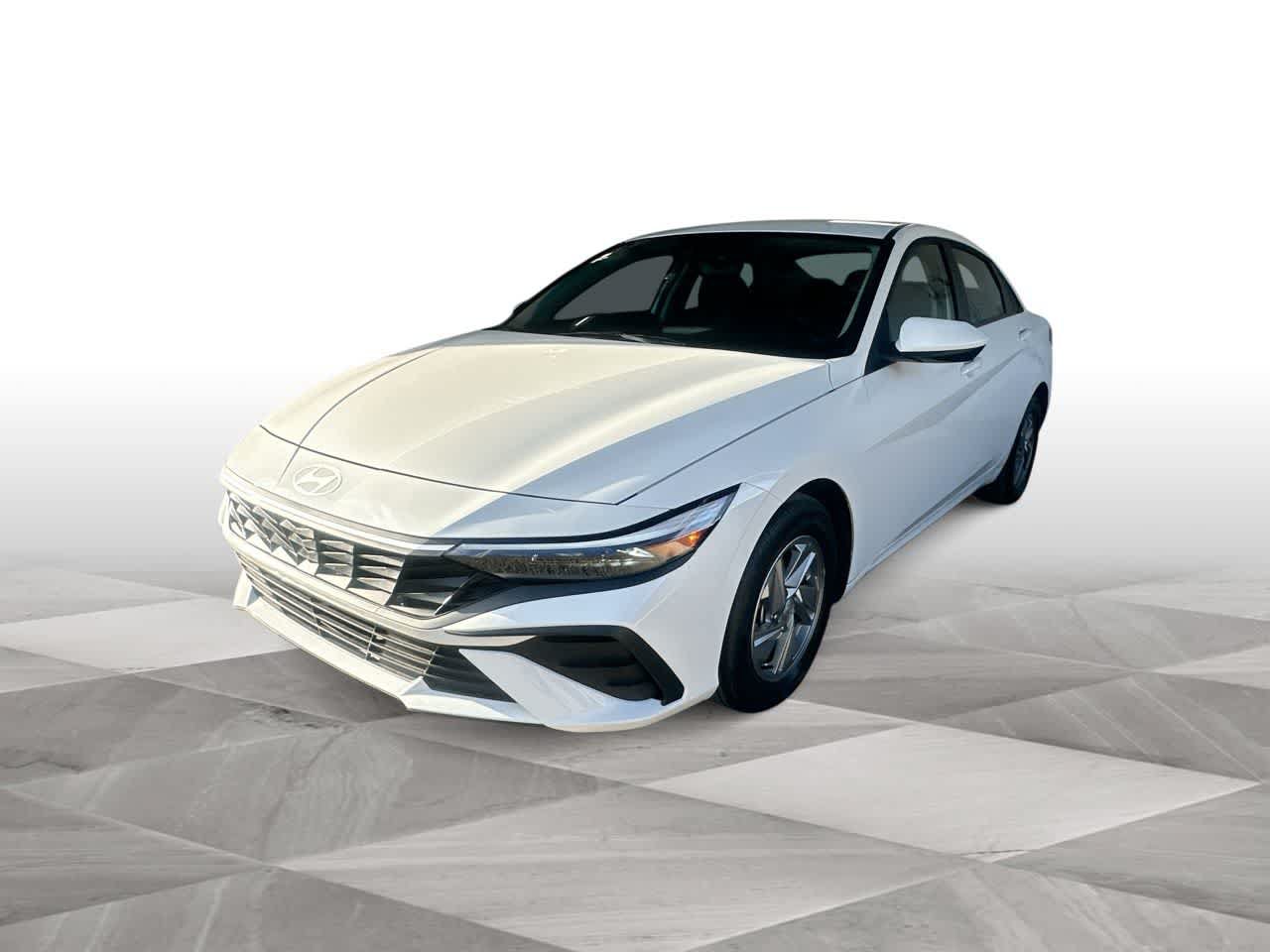 Used 2026 Hyundai Elantra SE FWD image 4