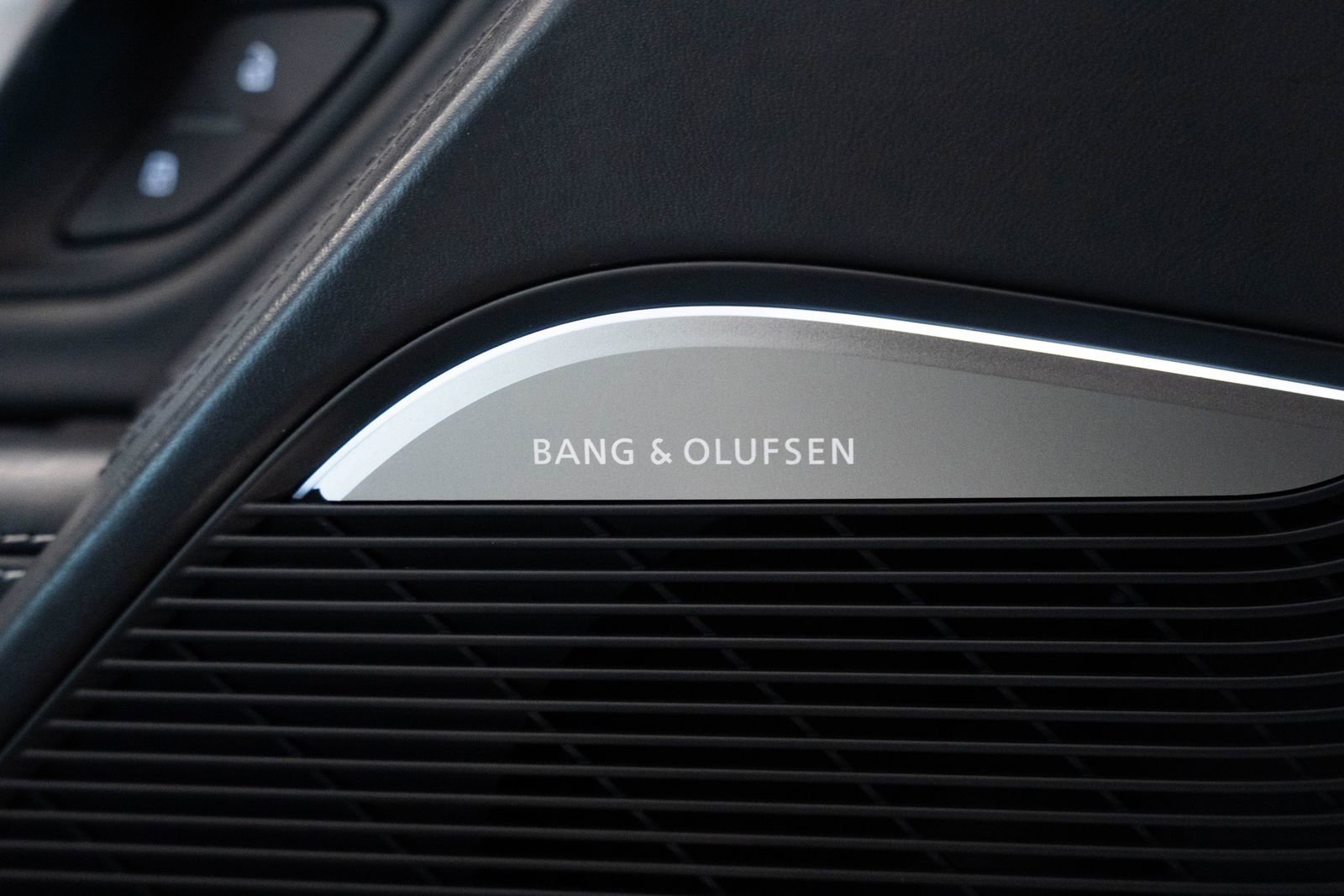 Used 2022 Audi R8 V10 w/ Premium Package image 16