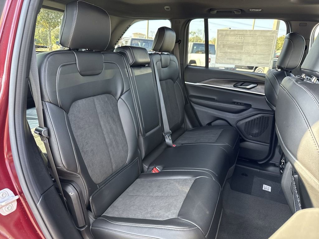 New 2026 Jeep Grand Cherokee Laredo image 25