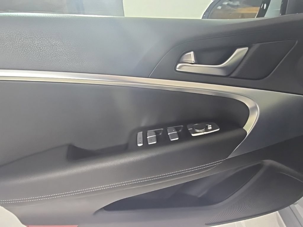 Used 2023 Genesis G70 2.0T RWD image 11