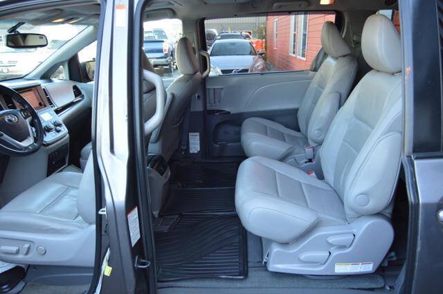 Used 2015 Toyota Sienna XLE Premium AWD/4WD image 12