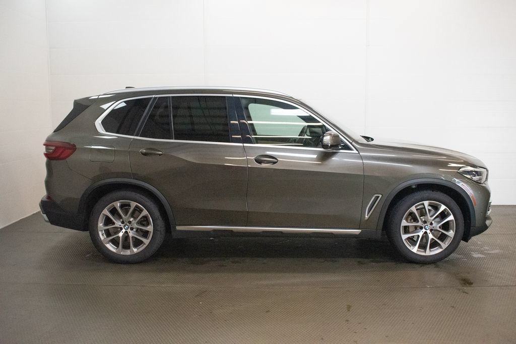 Used 2022 BMW X5 xDrive40i w/ Premium Package AWD/4WD image 3