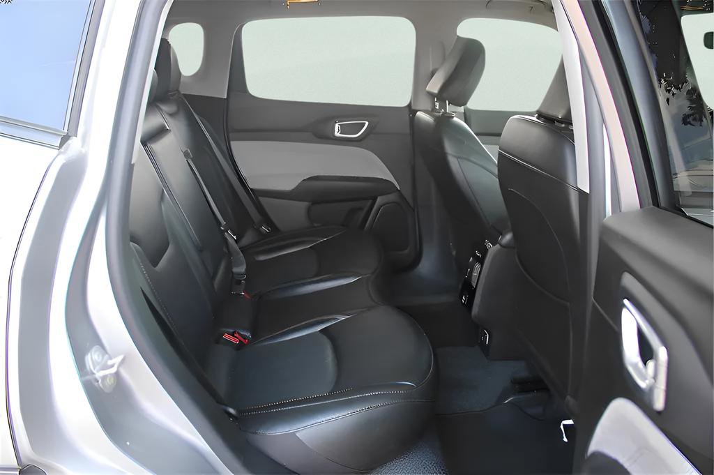 Used 2022 Jeep Compass Latitude AWD/4WD image 27