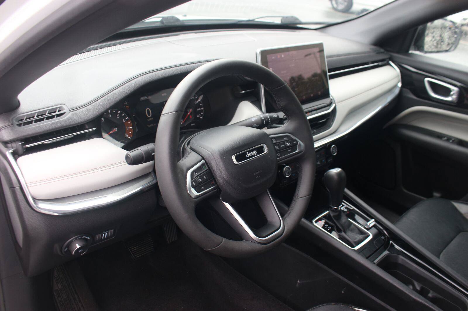 Used 2023 Jeep Compass Limited AWD/4WD image 15