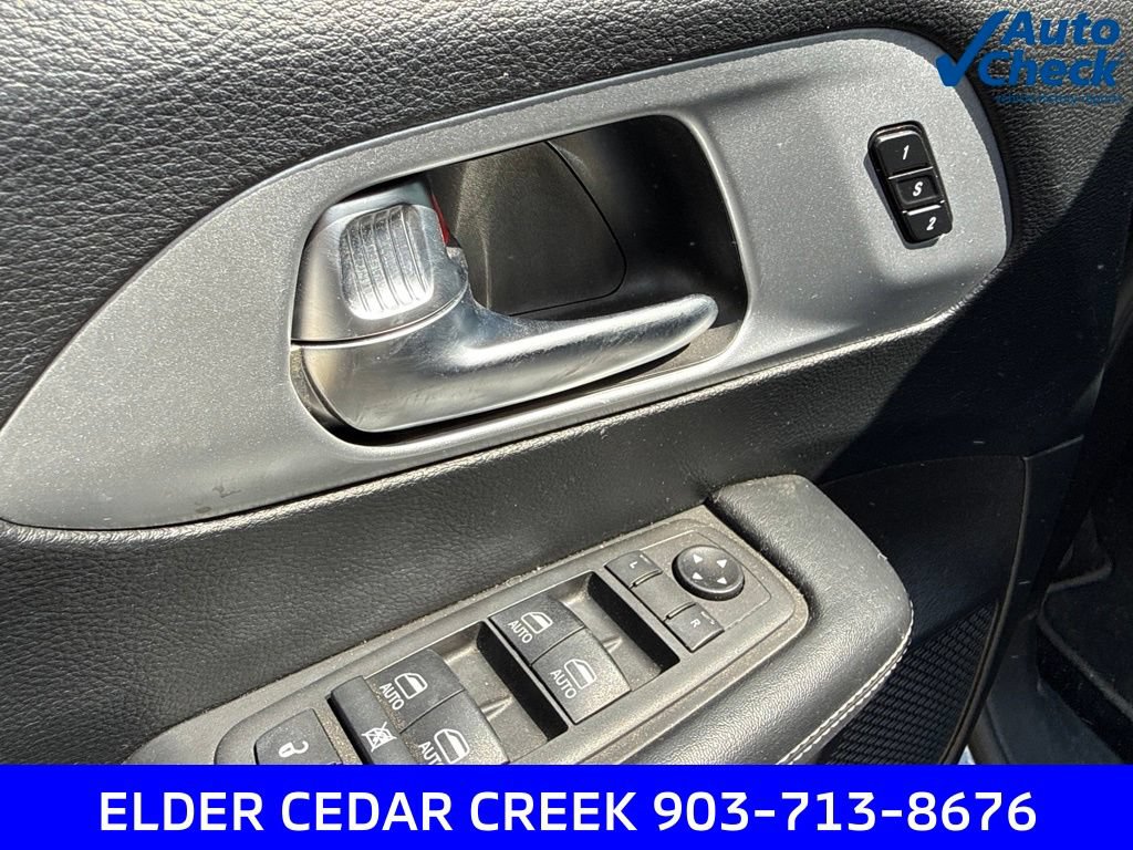 Used 2021 Chrysler Pacifica Touring-L w/ Uconnect Theater Family Group AWD/4WD image 24