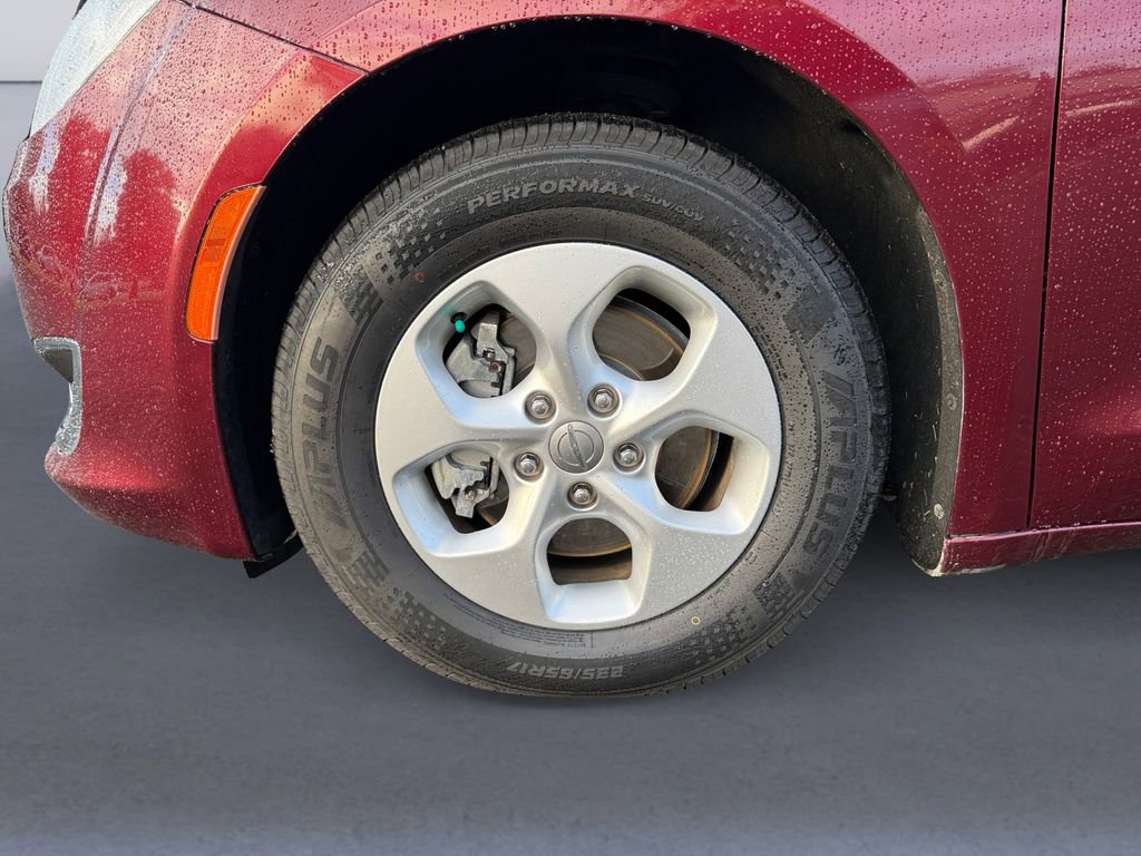 Used 2018 Chrysler Pacifica Touring Plus image 11