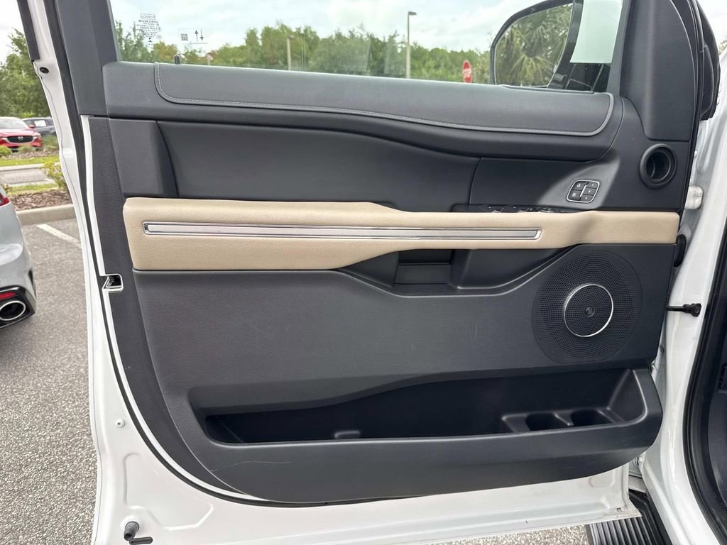 Used 2024 Ford Expedition Limited image 24