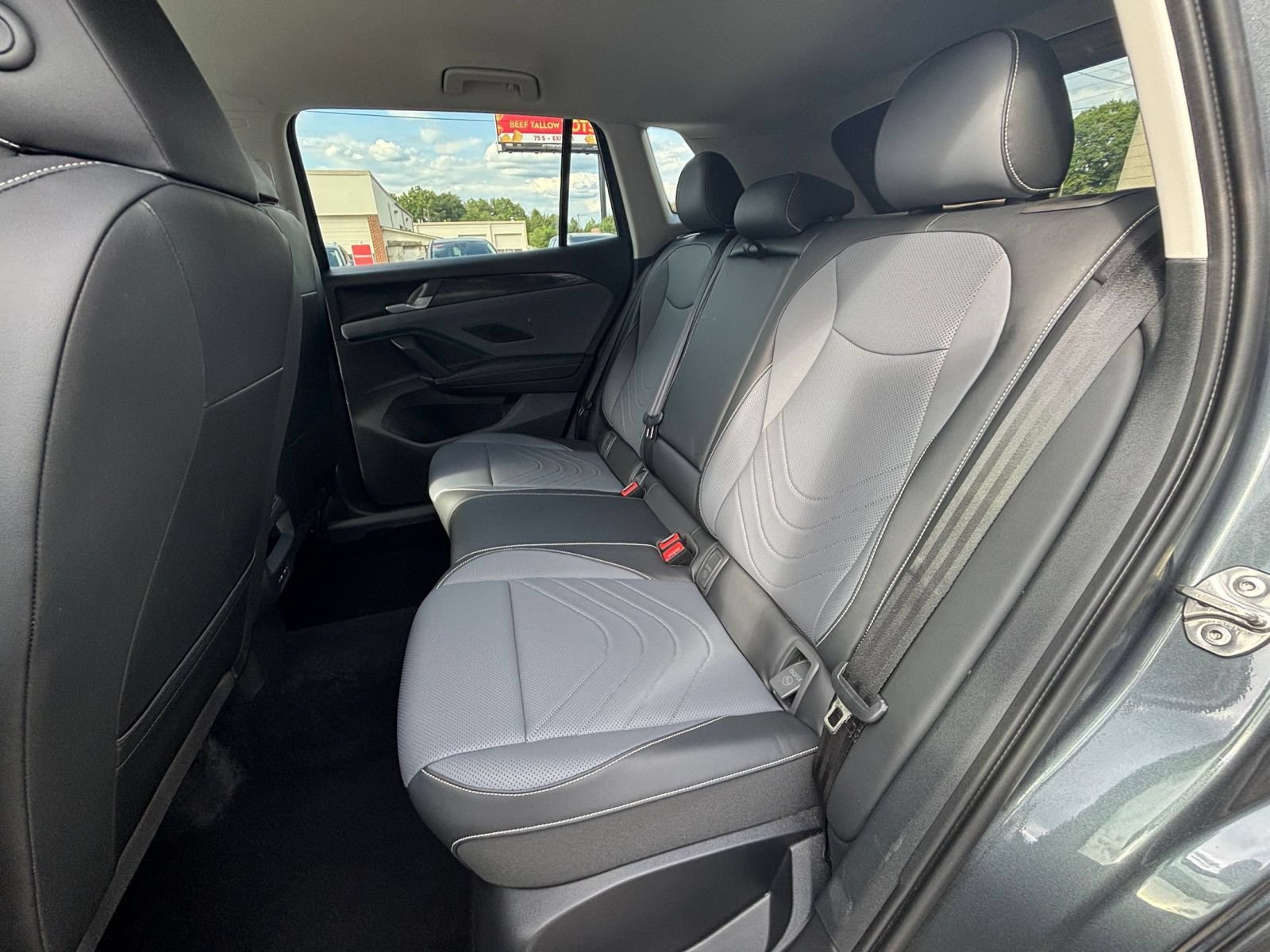 Used 2026 Volkswagen Tiguan SE AWD/4WD image 27
