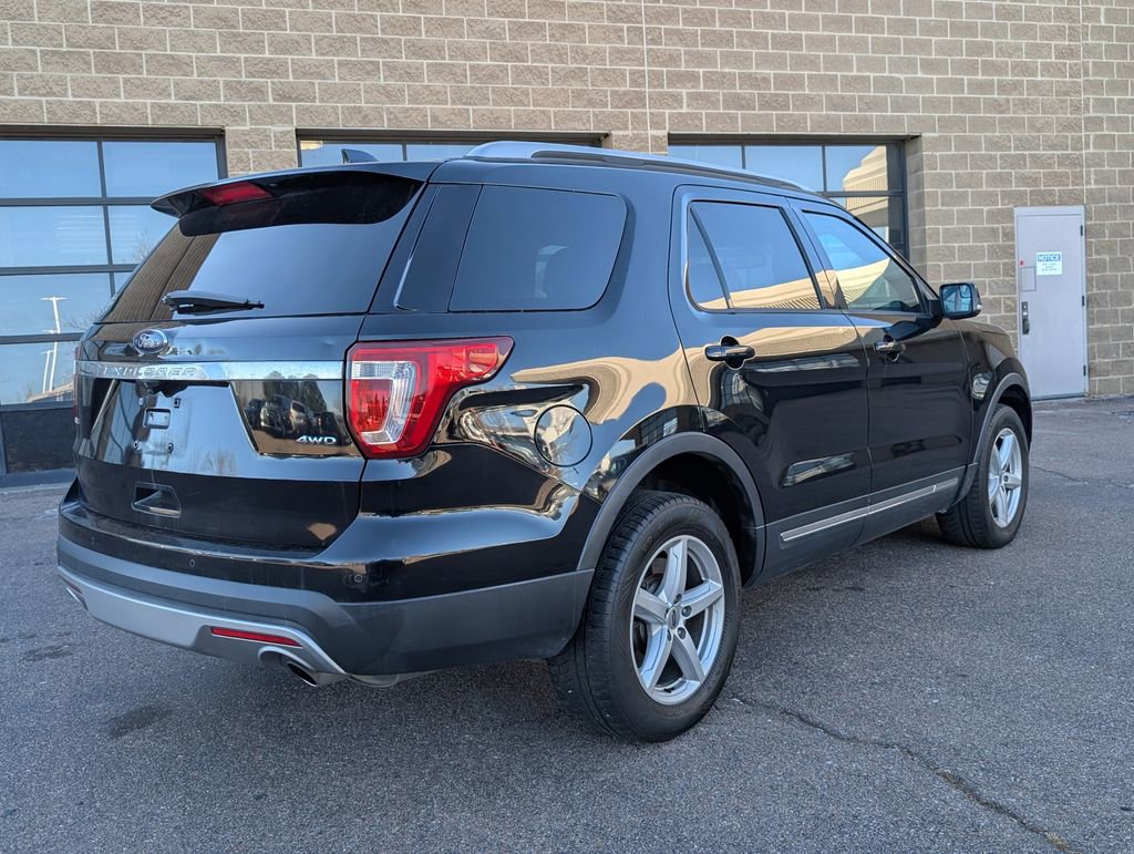 Used 2016 Ford Explorer XLT w/ Equipment Group 202A image 5