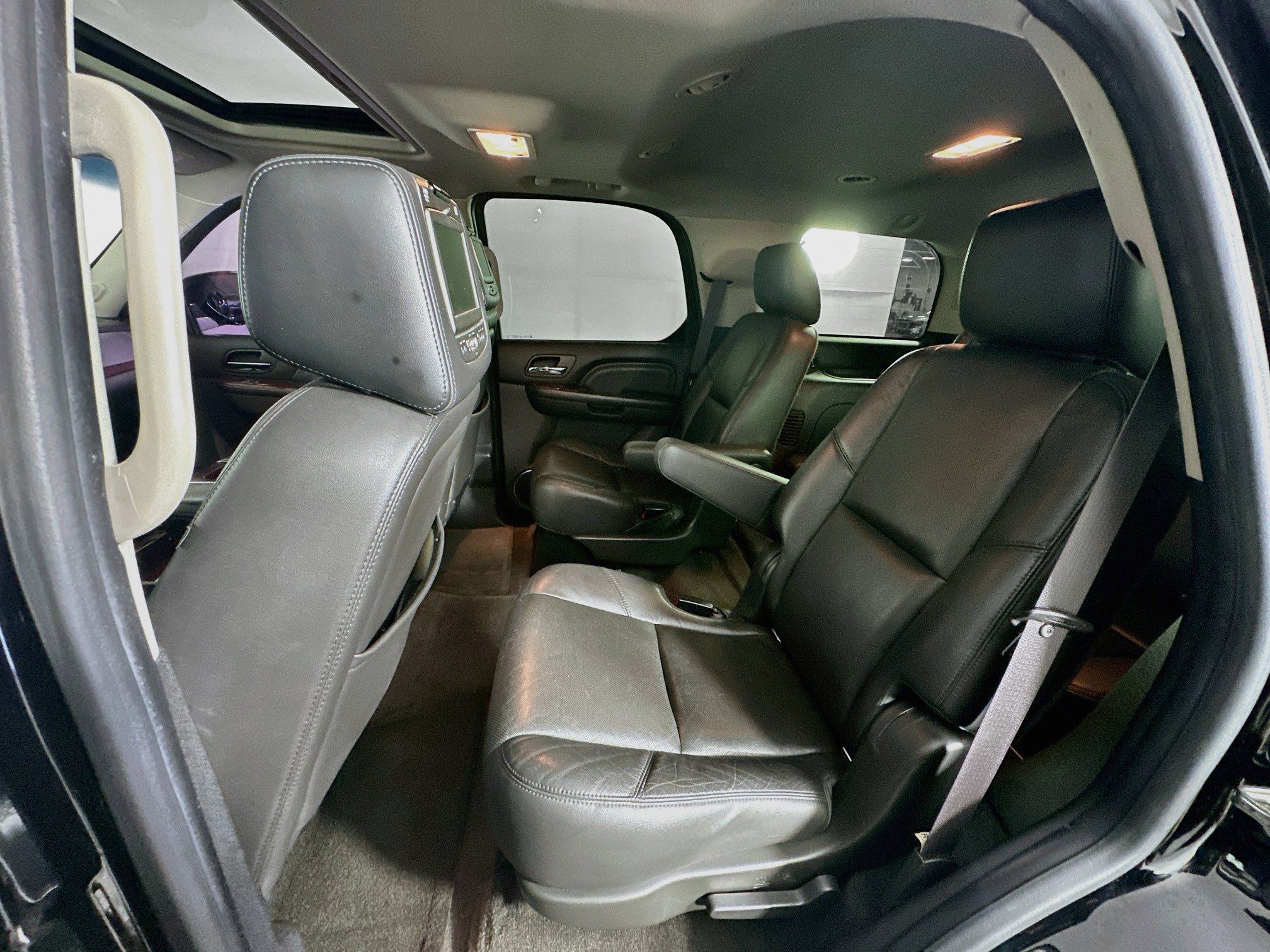 Used 2014 Cadillac Escalade Luxury RWD image 29