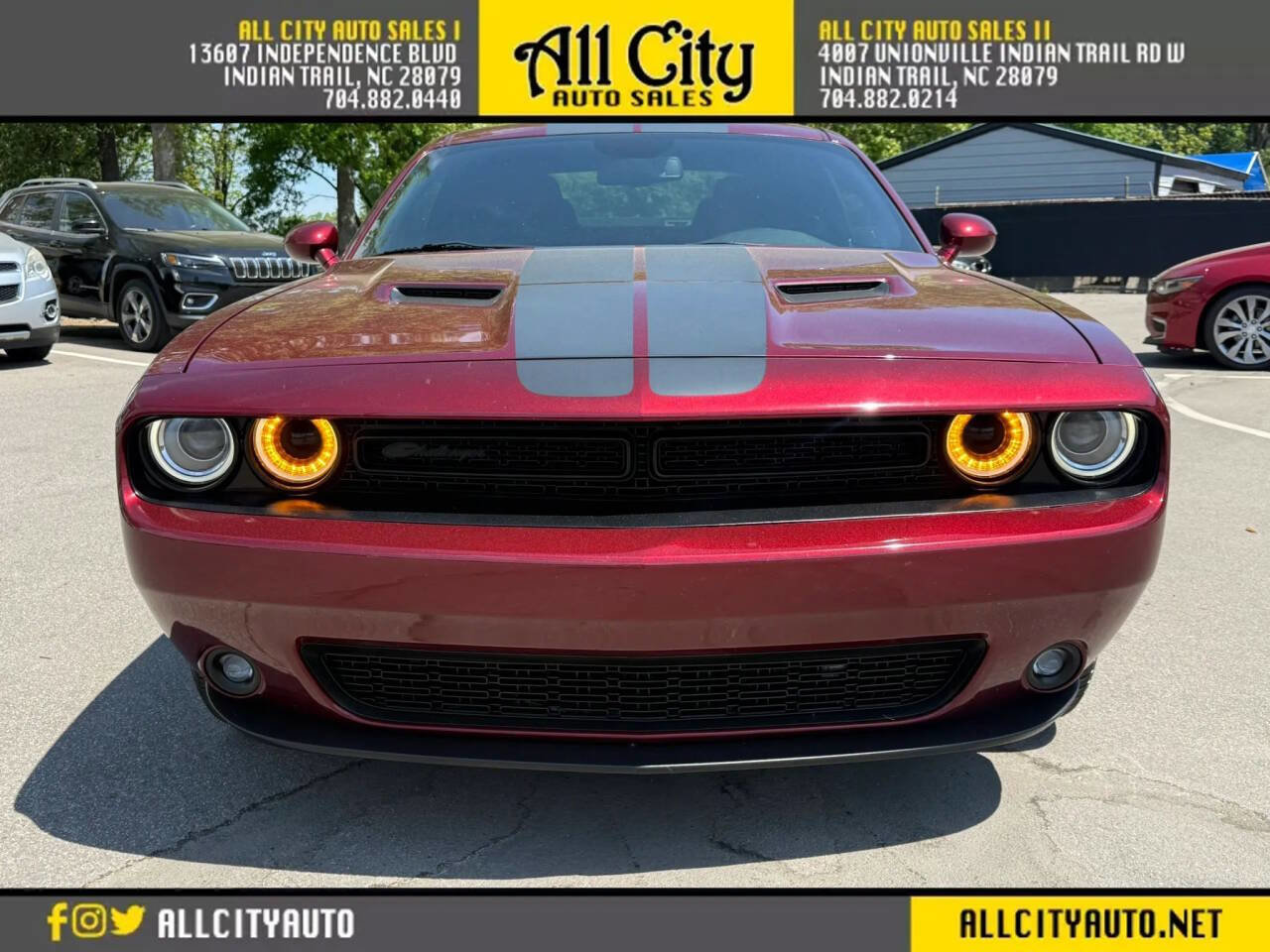 Used 2020 Dodge Challenger SXT w/ Blacktop Package RWD image 2