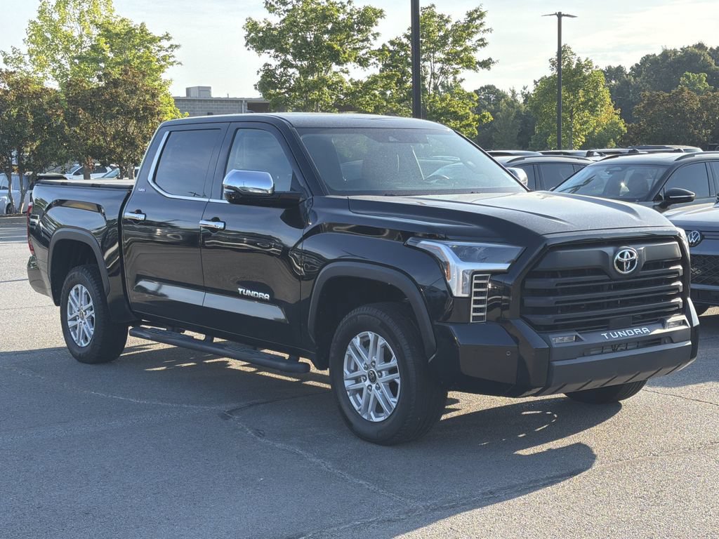 Used 2022 Toyota Tundra SR5 w/ SR5 Convenience Package AWD/4WD image 5