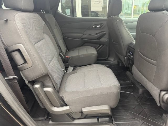 Used 2023 Chevrolet Traverse LT w/ Midnight/Sport Edition AWD/4WD image 18