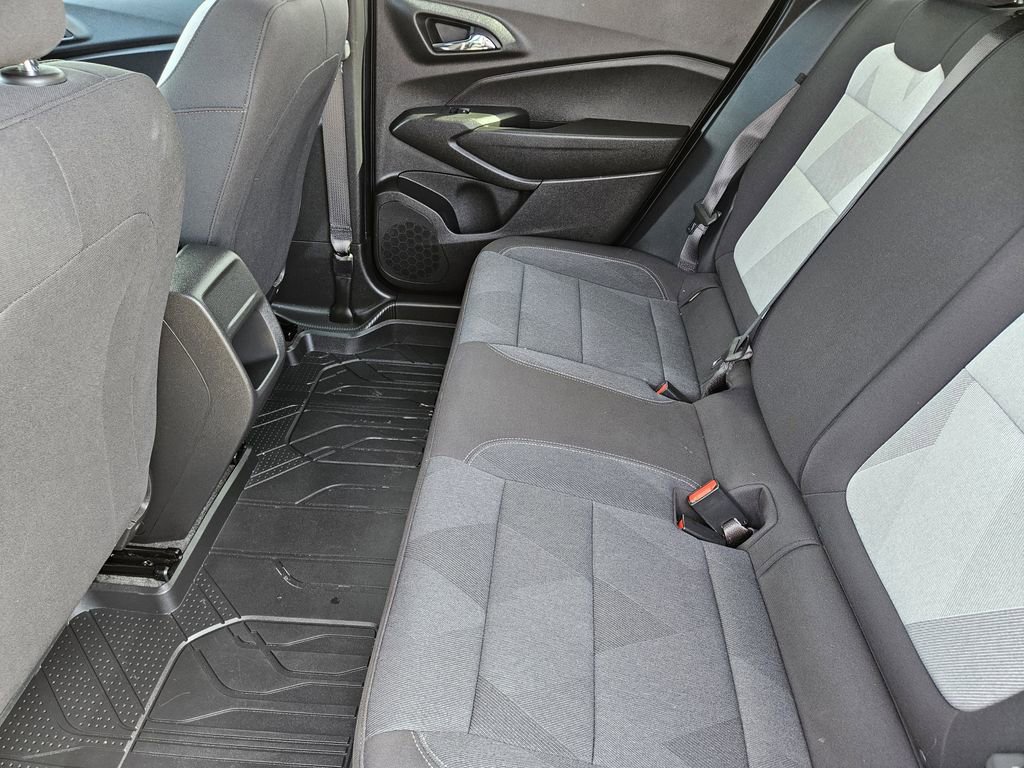 Used 2025 Chevrolet Trax RS w/ Sunroof Package FWD image 37