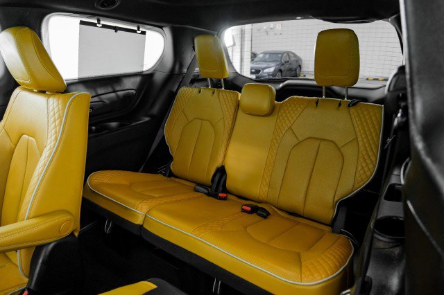 Used 2023 Chrysler Pacifica Pinnacle image 32