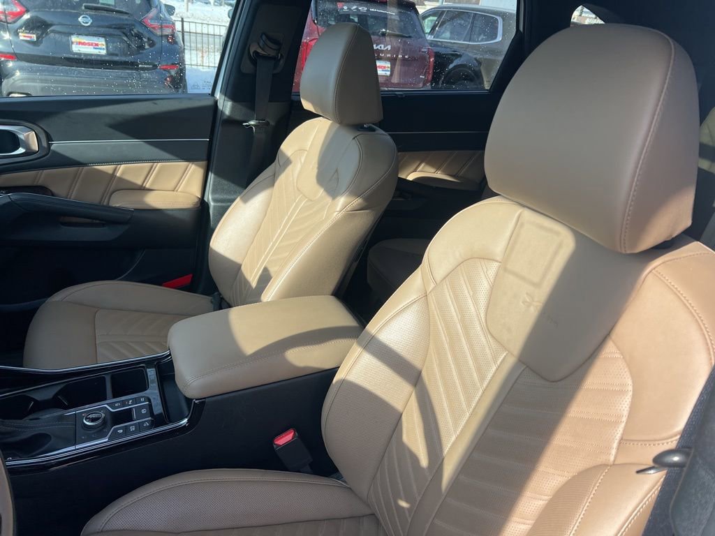 Certified 2025 Kia Sorento SX Prestige w/ Olive Brown Leather Package image 5