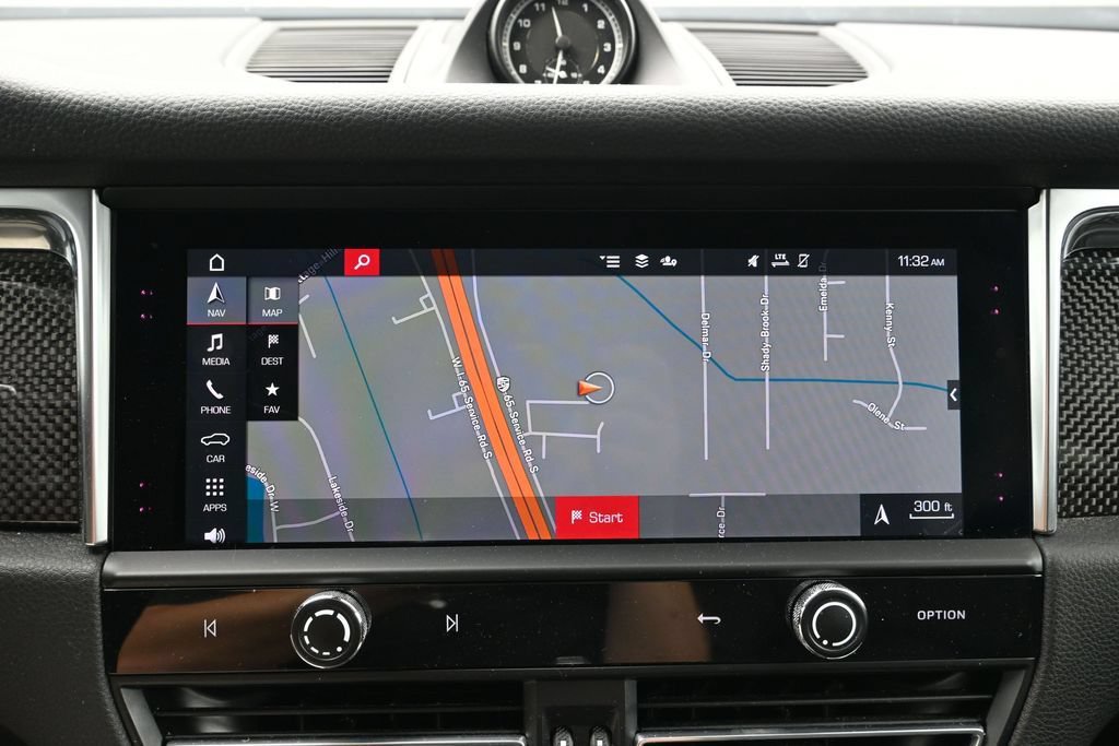 Certified 2023 Porsche Macan AWD/4WD image 25