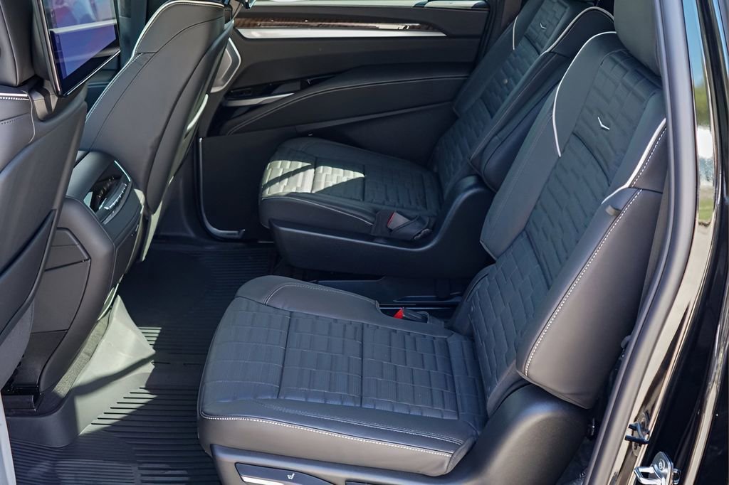 New 2026 Cadillac Escalade ESV Platinum Sport w/ LPO, ONYX Package image 20
