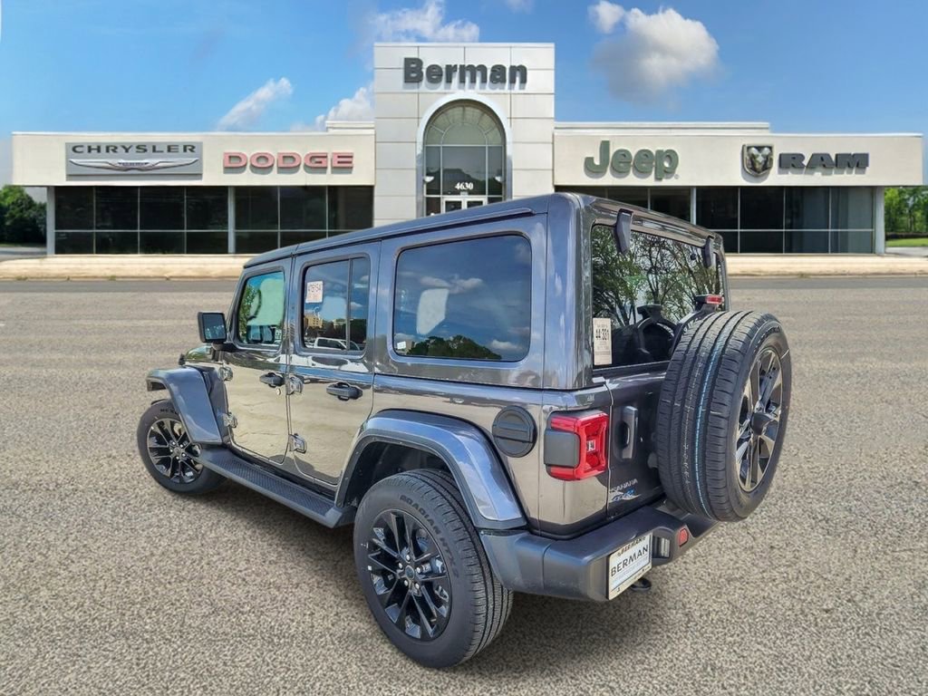 Used 2025 Jeep Wrangler Unlimited Sahara AWD/4WD image 7