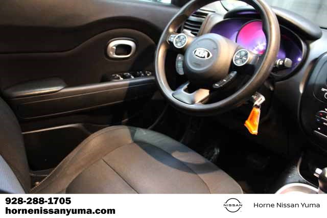 Used 2017 Kia Soul + image 10