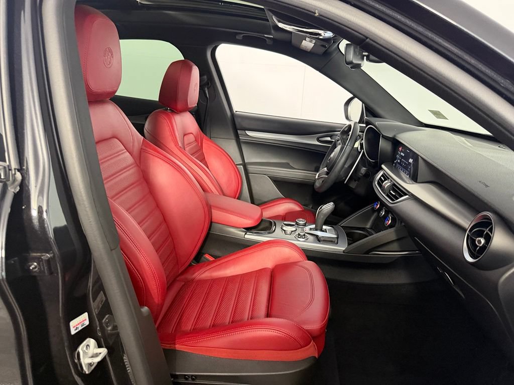 Used 2024 Alfa Romeo Stelvio Veloce AWD/4WD image 33