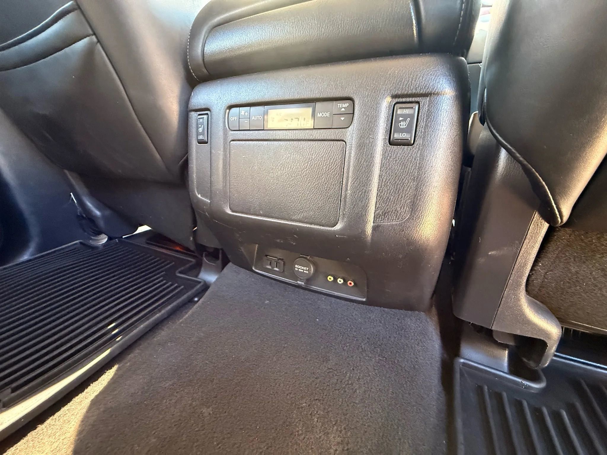 Used 2015 INFINITI QX80 4WD w/ Deluxe Technology Package image 13