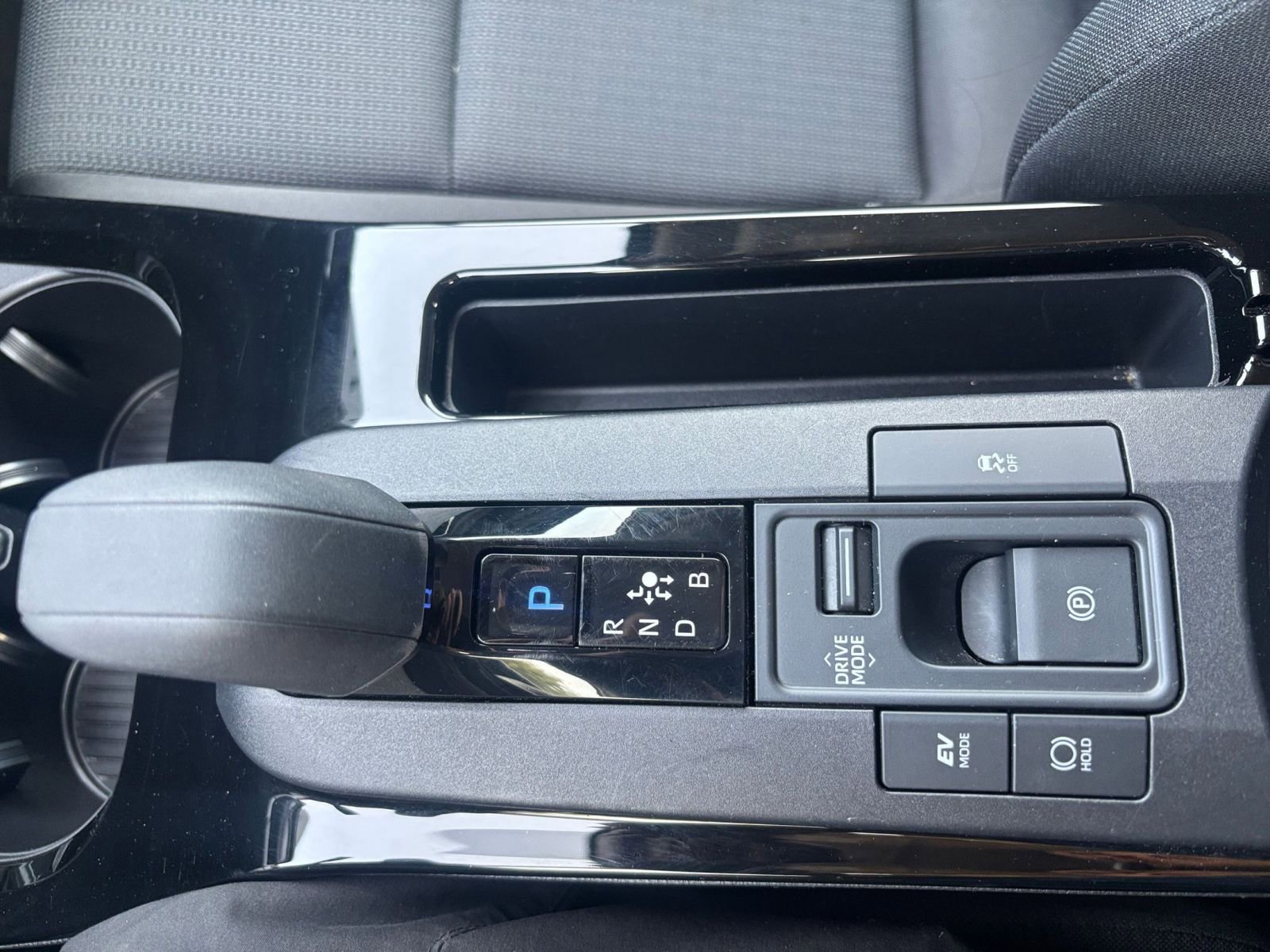 Used 2025 Toyota Prius LE image 39