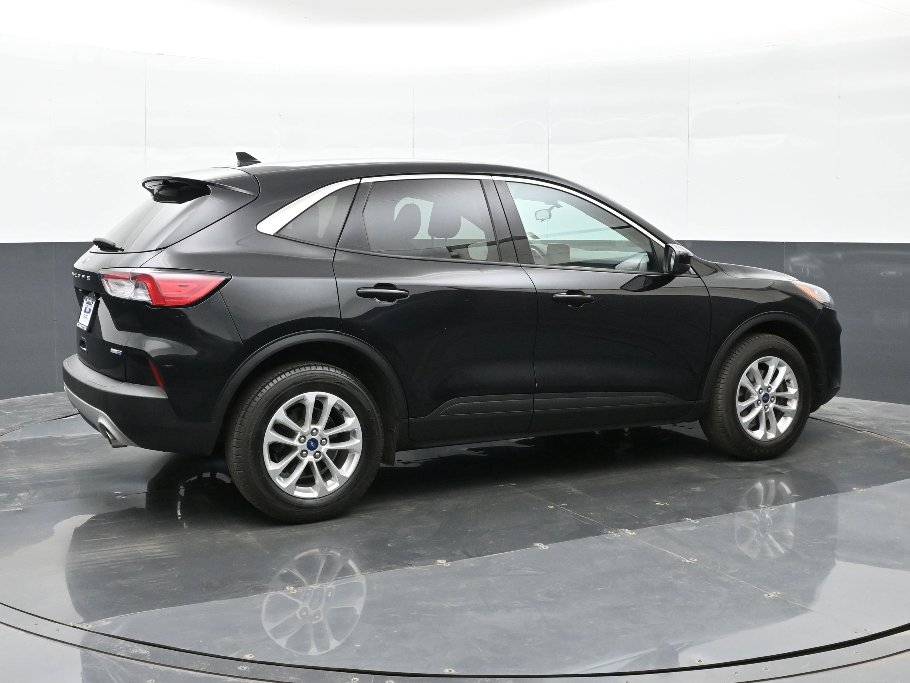 Used 2020 Ford Escape SE image 4