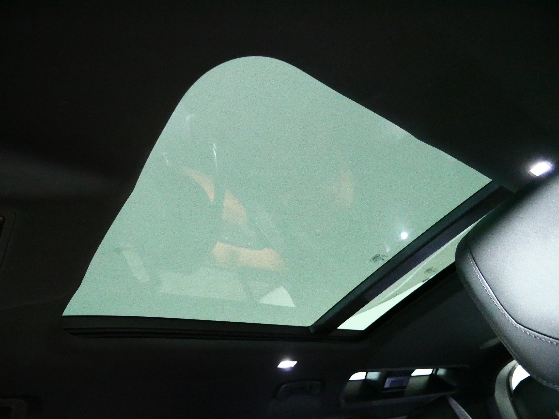 Used 2024 Land Rover Defender 110 X image 29