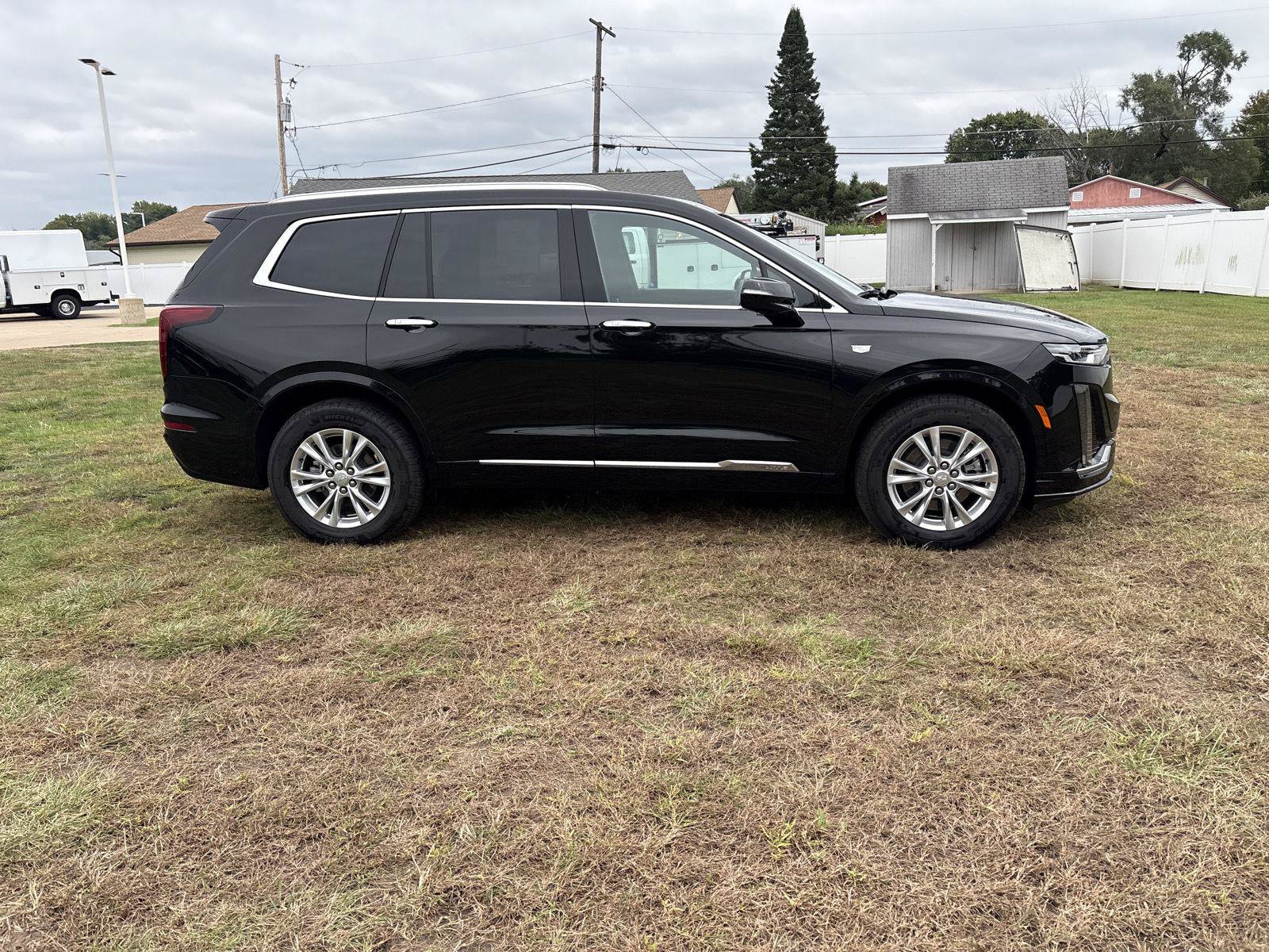 Used 2025 Cadillac XT6 Luxury FWD image 4
