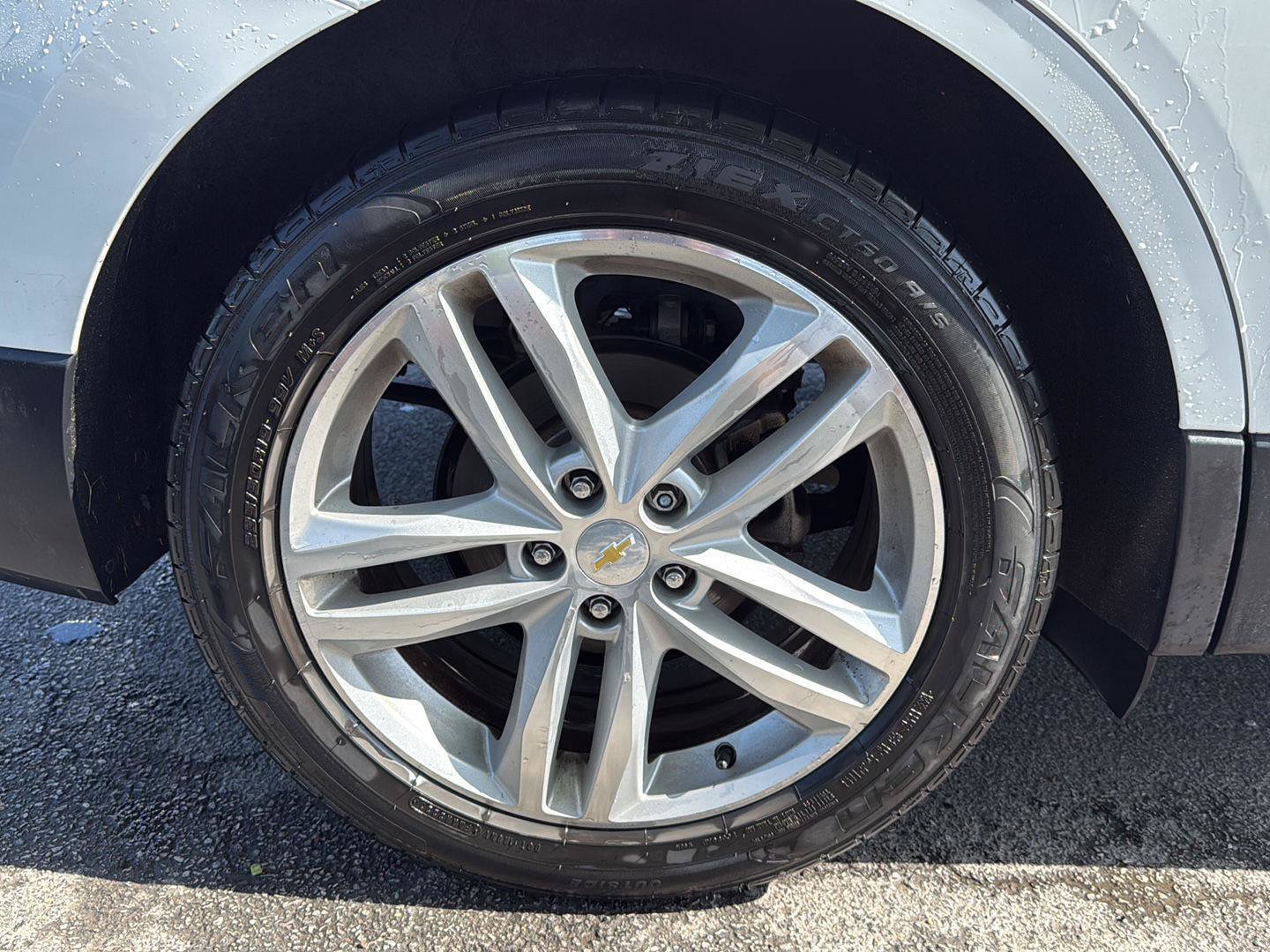 Used 2018 Chevrolet Equinox Premier FWD image 13