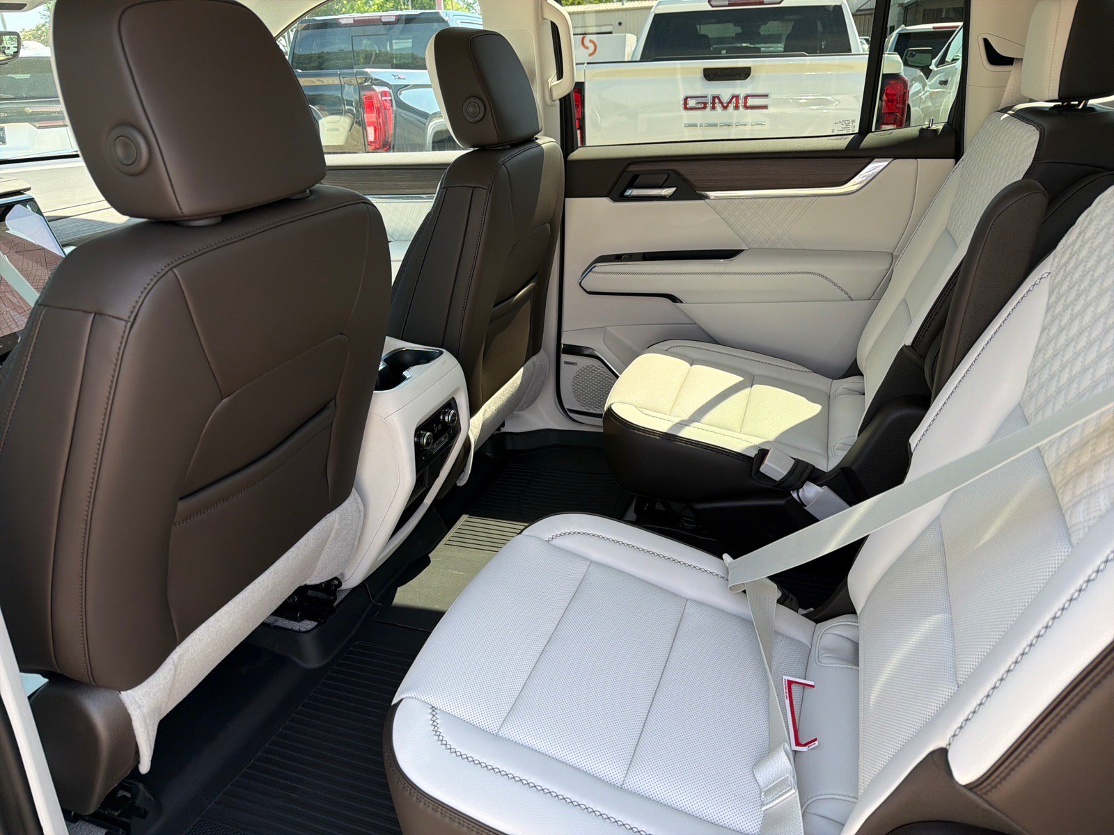 New 2026 GMC Acadia Denali w/ Super Cruise Package FWD image 10