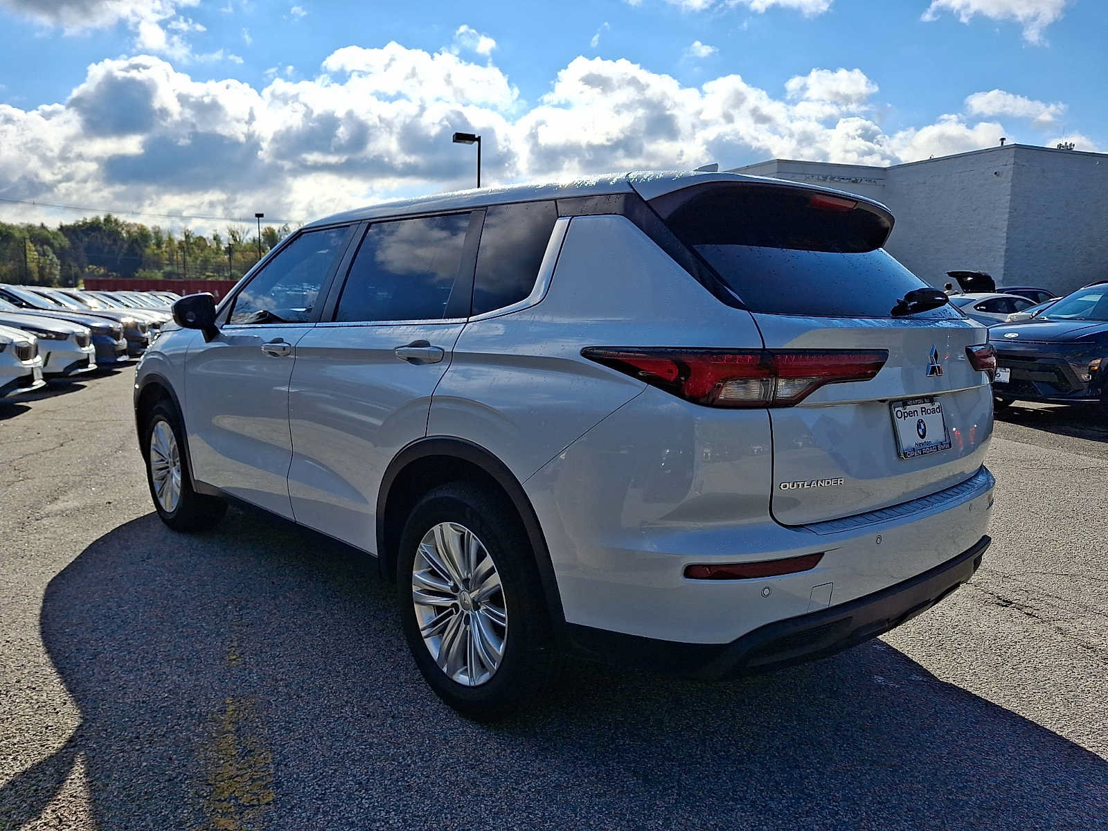 Used 2023 Mitsubishi Outlander ES AWD/4WD image 4
