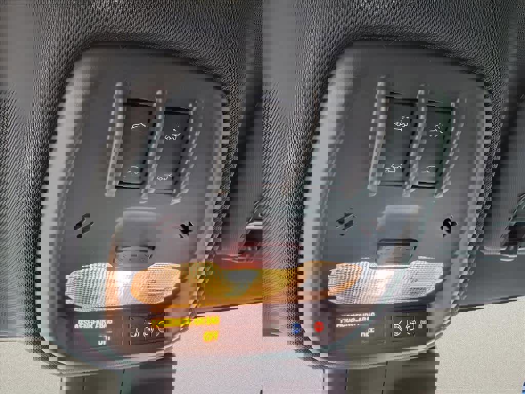 Used 2025 Chevrolet Trax RS w/ Sunroof Package image 20