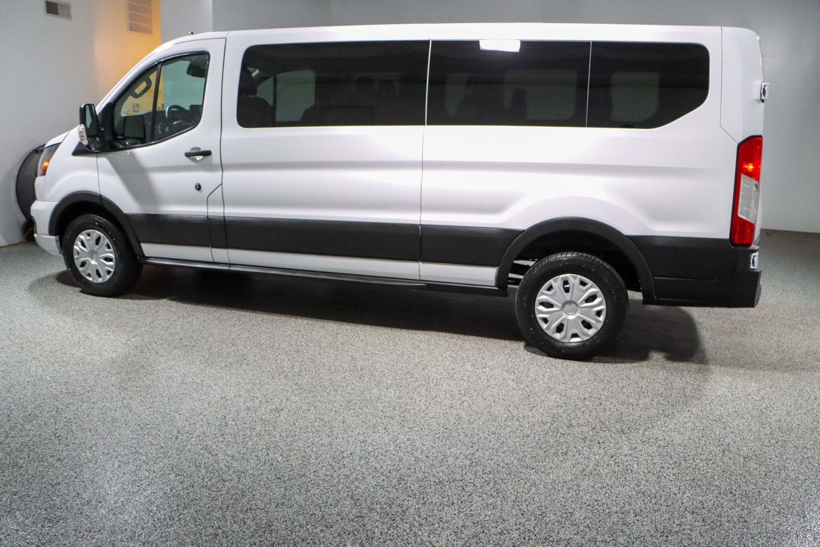 Used 2023 Ford Transit 350 XLT image 10