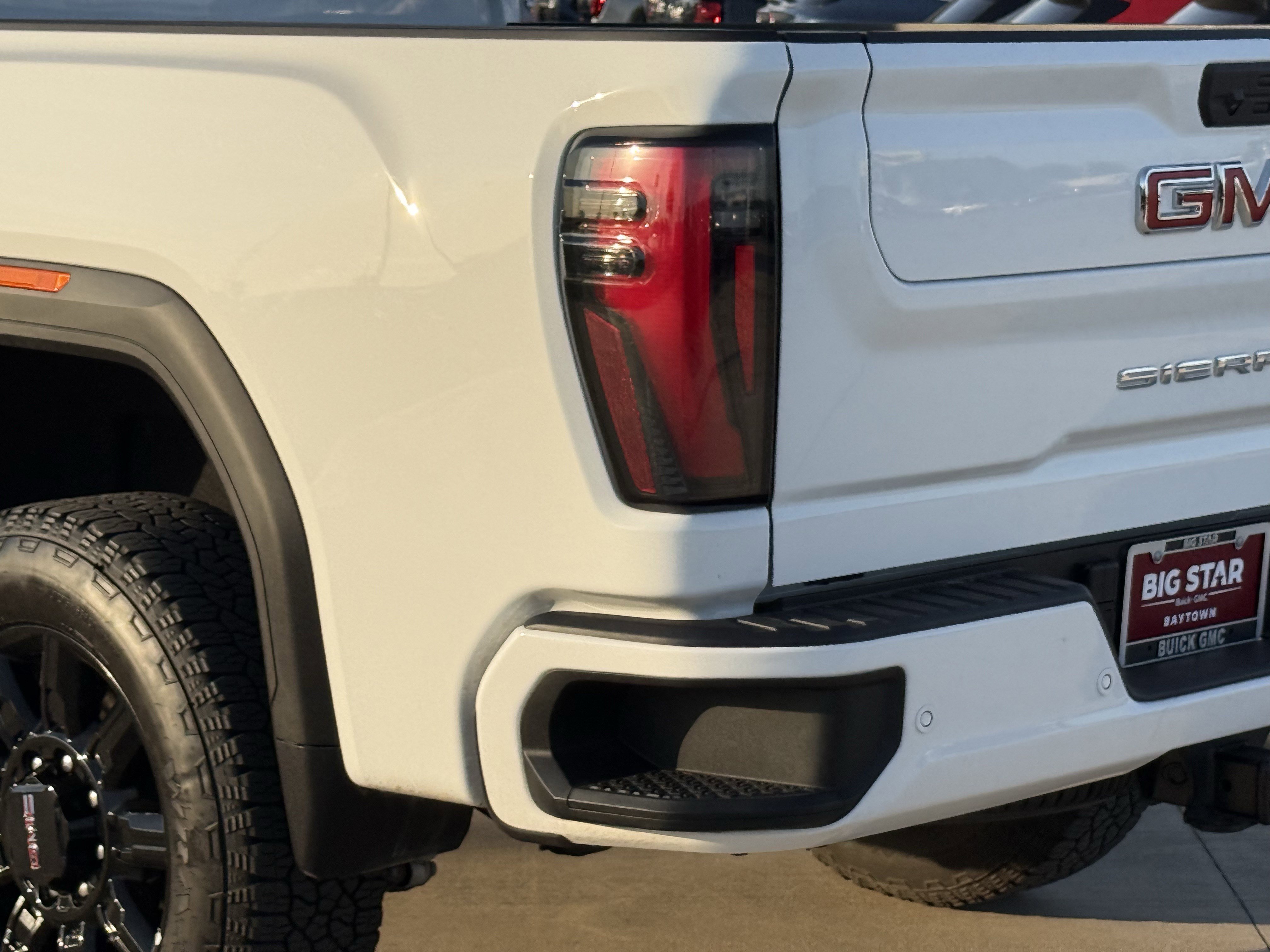 Used 2025 GMC Sierra 2500 AT4 image 8