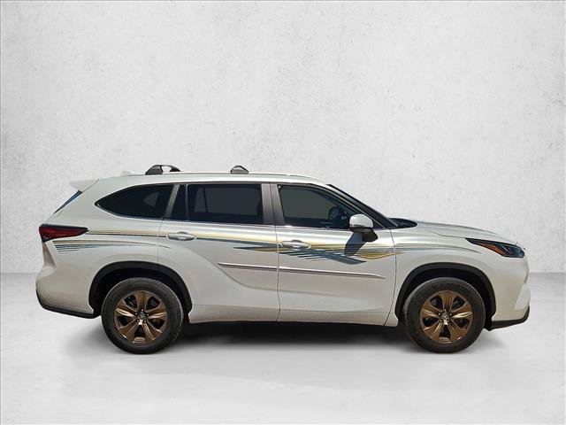 Used 2023 Toyota Highlander Bronze Edition FWD video 4