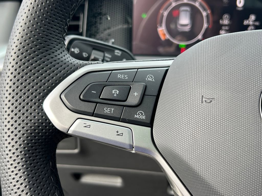 New 2026 Volkswagen Tiguan SE R-Line AWD/4WD image 30