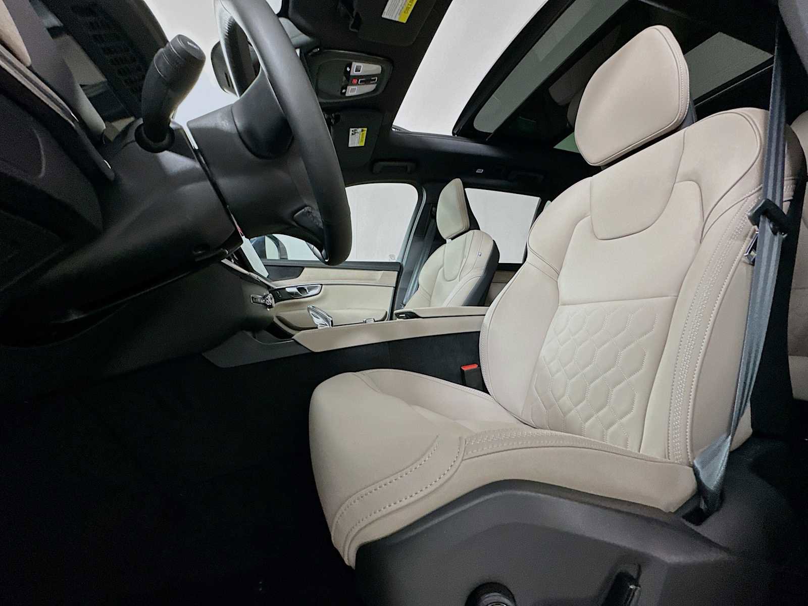 New 2026 Volvo XC90 B5 Plus w/ Protection Package AWD/4WD image 18